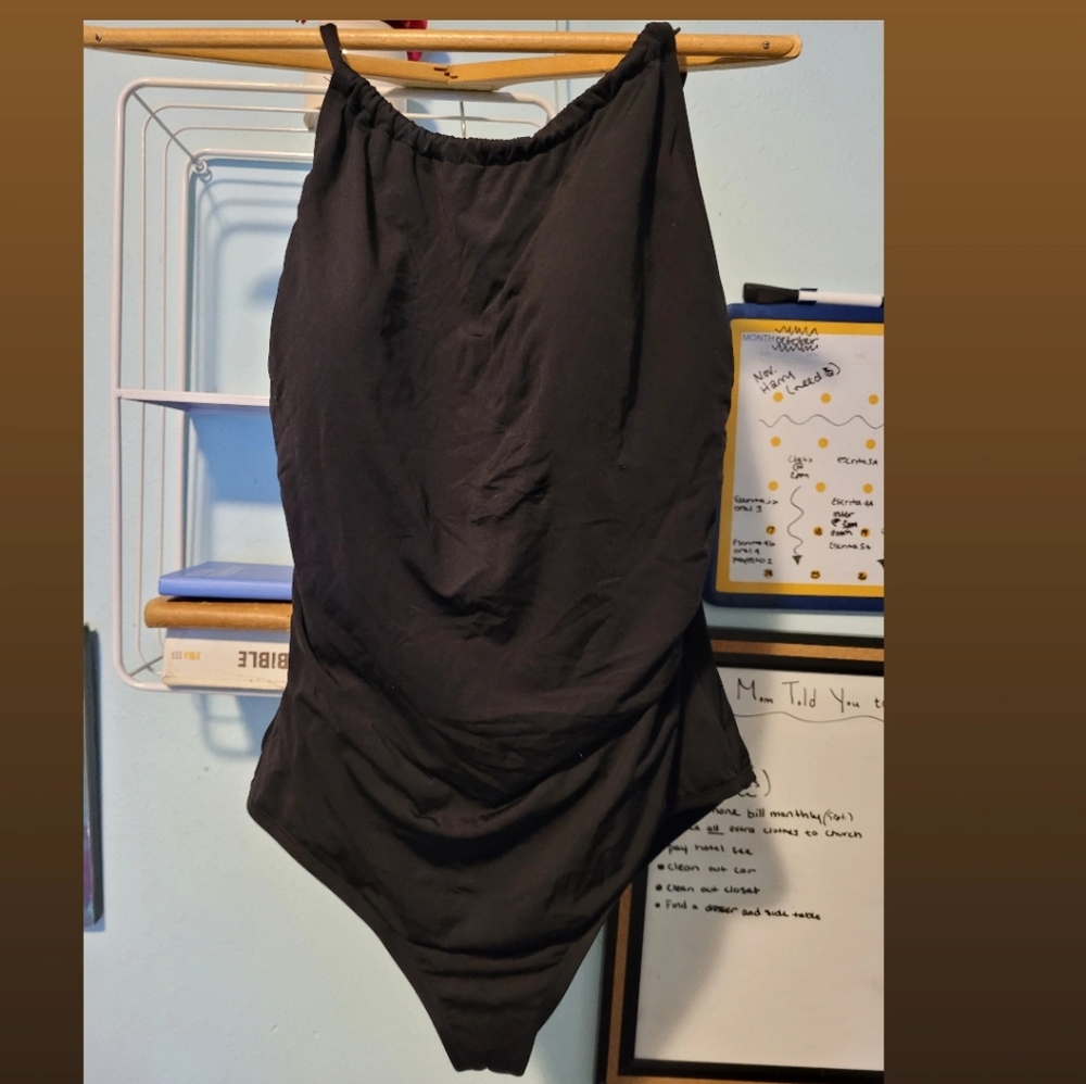 Scoop Neck suit